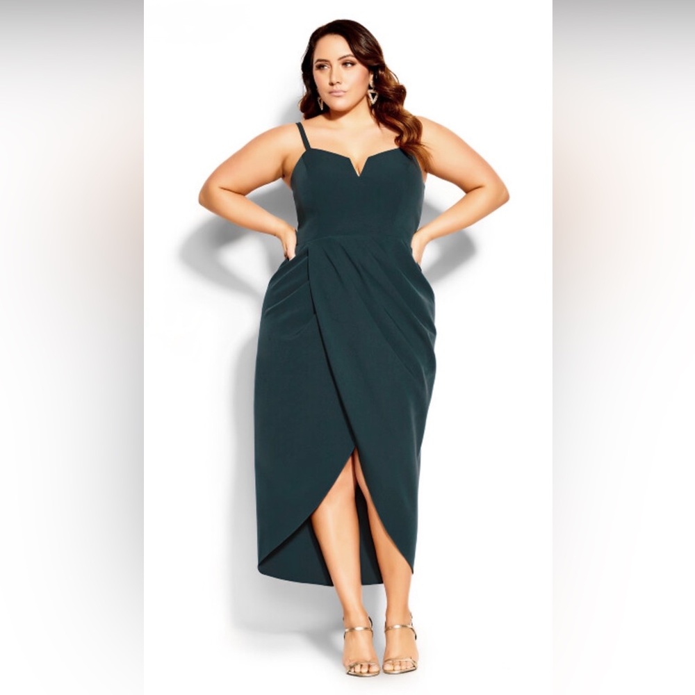 City Chic- Sassy Flex Fit Tulip V Midi Dress in Emerald.